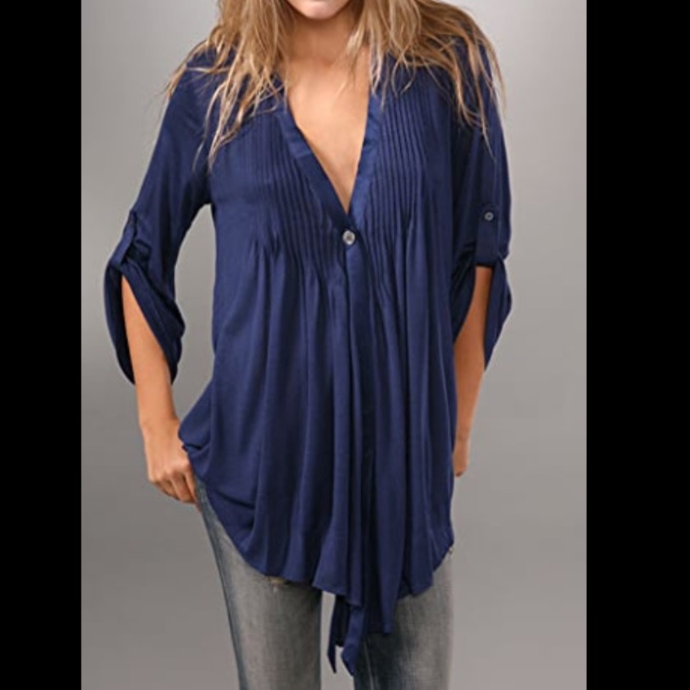 Elizabeth and James blue Tokyo top NWT size Med